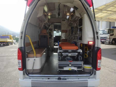 HIACE AMBULANCE