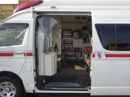 HIACE AMBULANCE