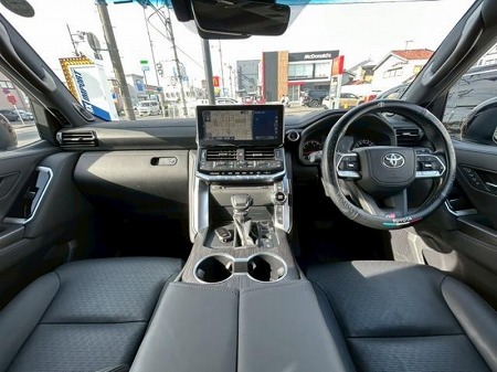 LAND CRUISER