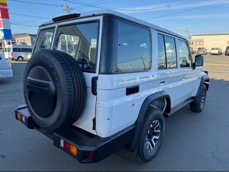 LAND CRUISER 70