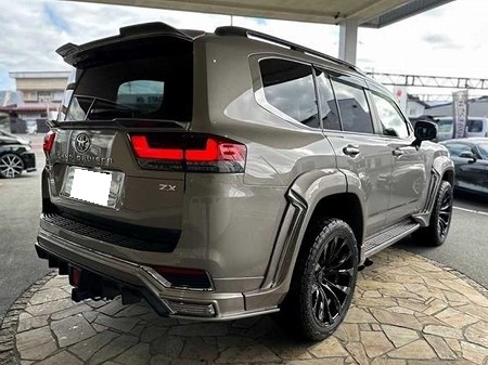 LAND CRUISER