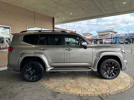 LAND CRUISER