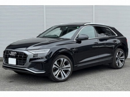 AUDI / Q8