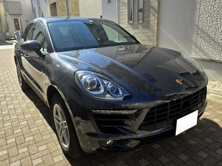 PORSCHE / MACAN