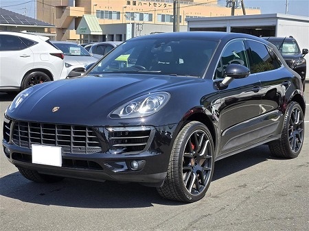 PORSCHE / MACAN