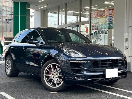 PORSCHE / MACAN