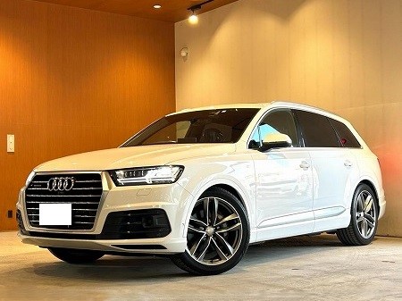 AUDI / Q7