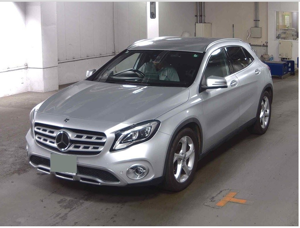 MERCEDES BENZ / GLA220