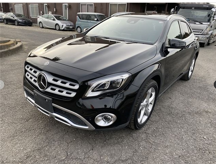 MERCEDES BENZ / GLA220