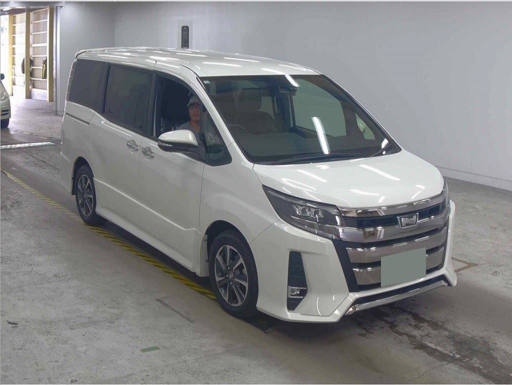 TOYOTA / NOAH