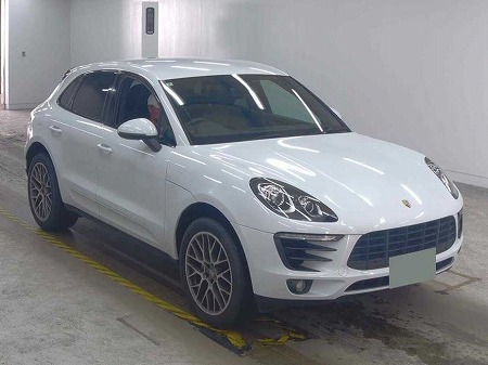 PORSCHE / MACAN