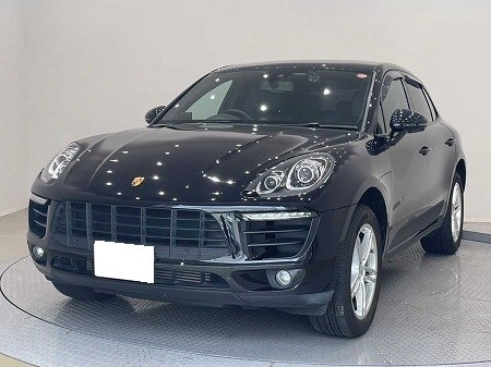 PORSCHE / MACAN