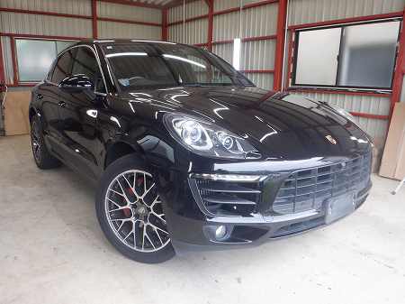 PORSCHE / MACAN