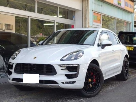 PORSCHE / MACAN