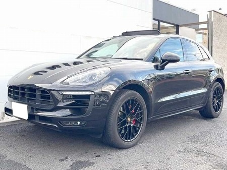 PORSCHE / MACAN