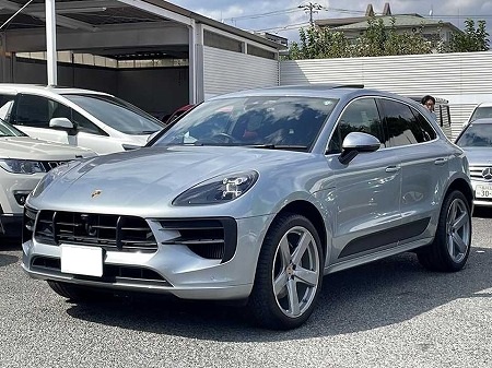 PORSCHE / MACAN