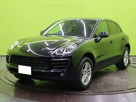 PORSCHE / MACAN