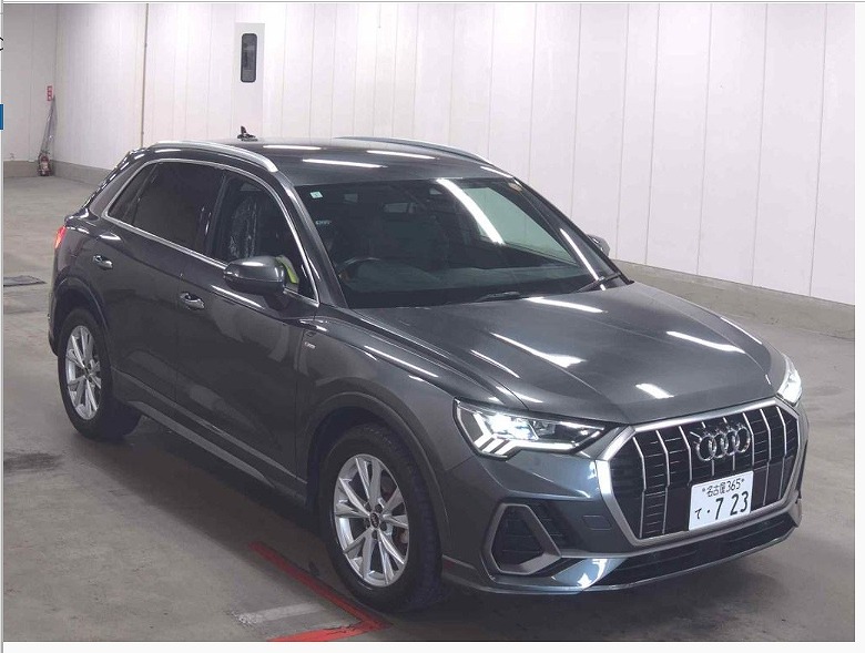AUDI / Q3