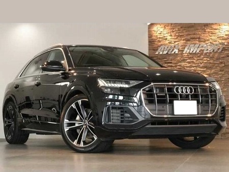 AUDI / Q8