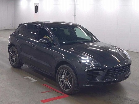 PORSCHE / MACAN