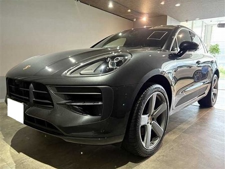 PORSCHE / MACAN
