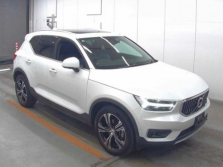 VOLVO / XC40