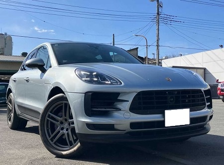 PORSCHE / MACAN
