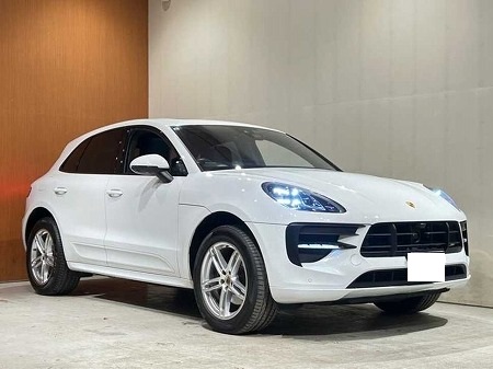 PORSCHE / MACAN