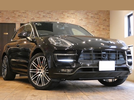 PORSCHE / MACAN