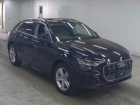 AUDI / Q8