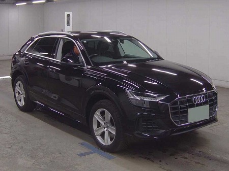 AUDI / Q8