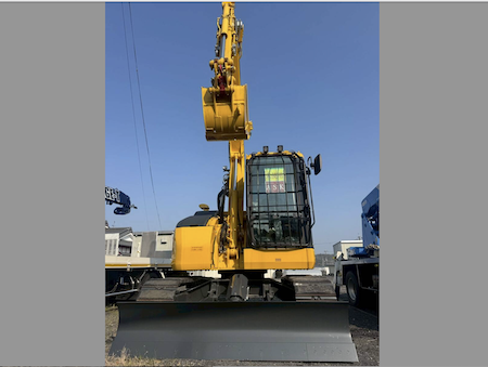 KOMATSU / HYDRAULIC EXCAVATOR