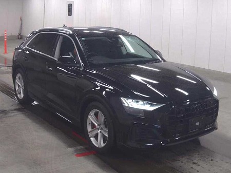 AUDI / Q8