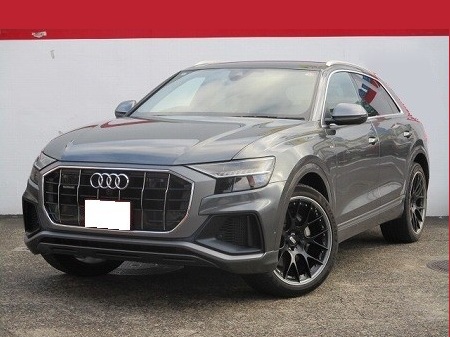AUDI / Q8
