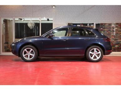 PORSCHE / MACAN
