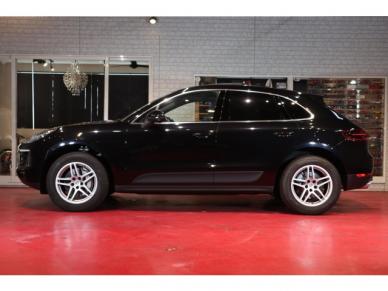 PORSCHE / MACAN